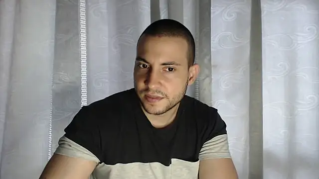 Snapshot of Armando_2002 chatting on 10/15/25, 04:59 Armando 2002 online show from 10/15/25, 04:59