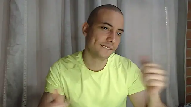 Snapshot of Armando_2002 chatting on 11/15/25, 05:17 Armando 2002 online show from 11/15/25, 05:17