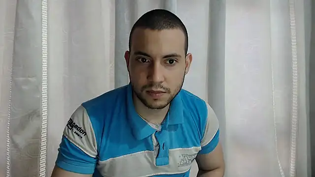 Snapshot of Armando_2002 chatting on 11/25/25, 04:18 Armando 2002 online show from 11/25/25, 04:18