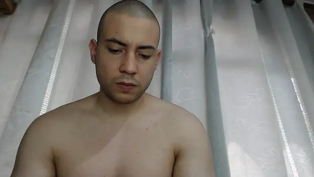 Snapshot of Armando_2002 chatting on 10/31/25, 05:09 Armando 2002 online show from 10/31/25, 05:09