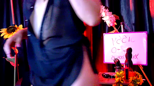 Snapshot of MistressSlut1 chatting on 04/02/26, 11:28 MistressSlut1 online show from 04/02/26, 11:28