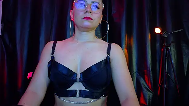 Snapshot of MistressSlut1 chatting on 10/08/25, 11:23 MistressSlut1 online show from 10/08/25, 11:23