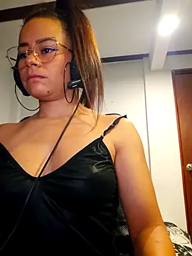 Snapshot of MistressSlut1 chatting on 09/12/25, 12:38 MistressSlut1 online show from 09/12/25, 12:38
