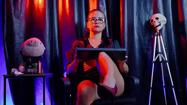Snapshot of MistressSlut1 chatting on 05/04/26, 11:24 MistressSlut1 online show from 05/04/26, 11:24