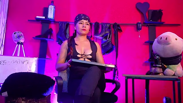Snapshot of MistressSlut1 chatting on 05/23/26, 11:20 MistressSlut1 online show from 05/23/26, 11:20