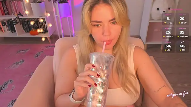 Snapshot of pussy-kattt chatting on 10/11/25, 06:03 pussy-kattt online show from 10/11/25, 06:03