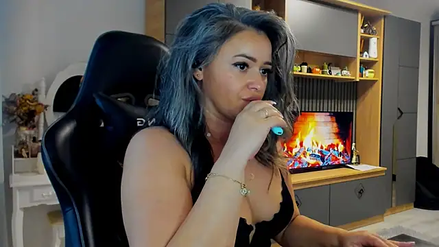 Claire95  online show from 10/25/25, 06:52