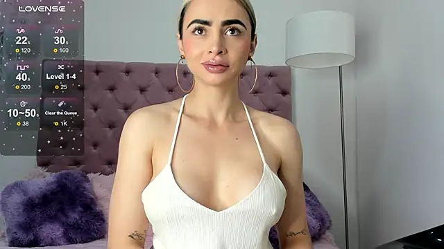 Snapshot of alissondomitt chatting on 03/13/25, 02:33 alissondomitt online show from 03/13/25, 02:33