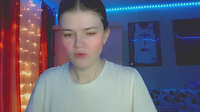 Snapshot of Klementa chatting on 10/19/25, 05:05 Klementa online show from 10/19/25, 05:05