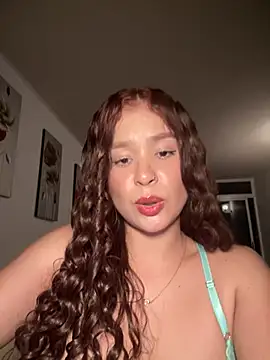 Snapshot of bella_parisi chatting on 03/19/25, 06:14 bella parisi online show from 03/19/25, 06:14