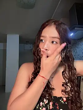 Snapshot of bella_parisi chatting on 03/18/25, 06:06 bella parisi online show from 03/18/25, 06:06