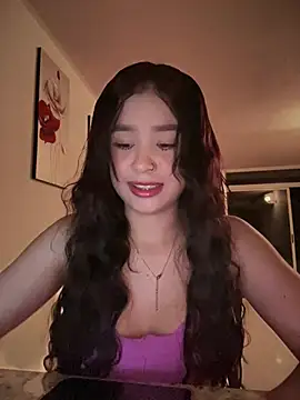 Snapshot of bella_parisi chatting on 01/08/25, 04:55 bella parisi online show from 01/08/25, 04:55