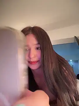 Snapshot of bella_parisi chatting on 01/19/25, 03:39 bella parisi online show from 01/19/25, 03:39