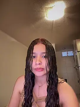 Snapshot of bella_parisi chatting on 02/22/25, 02:19 bella parisi online show from 02/22/25, 02:19