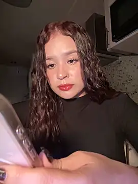 Snapshot of bella_parisi chatting on 03/02/25, 03:45 bella parisi online show from 03/02/25, 03:45