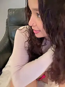 Snapshot of bella_parisi chatting on 02/20/25, 11:31 bella parisi online show from 02/20/25, 11:31