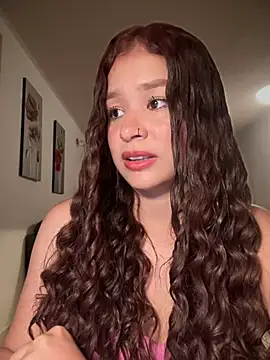 Snapshot of bella_parisi chatting on 03/20/25, 07:47 bella parisi online show from 03/20/25, 07:47