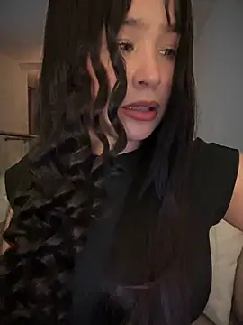 Snapshot of bella_parisi chatting on 02/23/26, 02:24 bella parisi online show from 02/23/26, 02:24