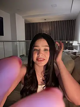 Snapshot of bella_parisi chatting on 02/24/26, 04:35 bella parisi online show from 02/24/26, 04:35