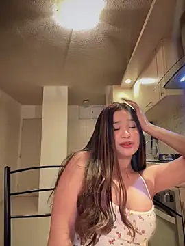 Snapshot of bella_parisi chatting on 02/09/25, 01:44 bella parisi online show from 02/09/25, 01:44