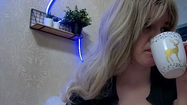 Bunny Jolly online show from 11/09/25, 12:25