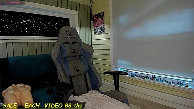 SandyChris online show from 12/14/25, 09:15