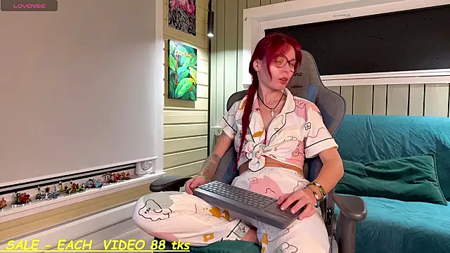 Snapshot of SandyChris chatting on 02/05/26, 04:52 SandyChris online show from 02/05/26, 04:52