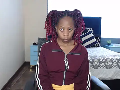 QUEENMANDYY online show from 06/25/26, 06:18