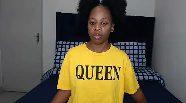 Snapshot of QUEENMANDYY chatting on 03/03/25, 02:22 QUEENMANDYY online show from 03/03/25, 02:22