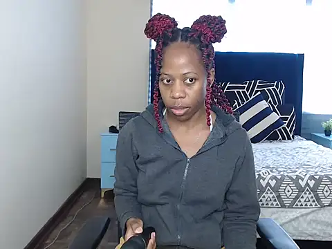 QUEENMANDYY online show from 06/26/26, 06:08