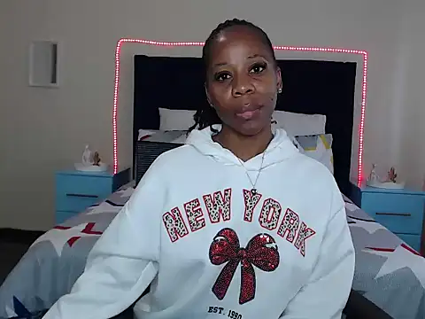QUEENMANDYY online show from 04/14/26, 06:29
