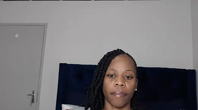 Snapshot of QUEENMANDYY chatting on 03/17/25, 02:30 QUEENMANDYY online show from 03/17/25, 02:30