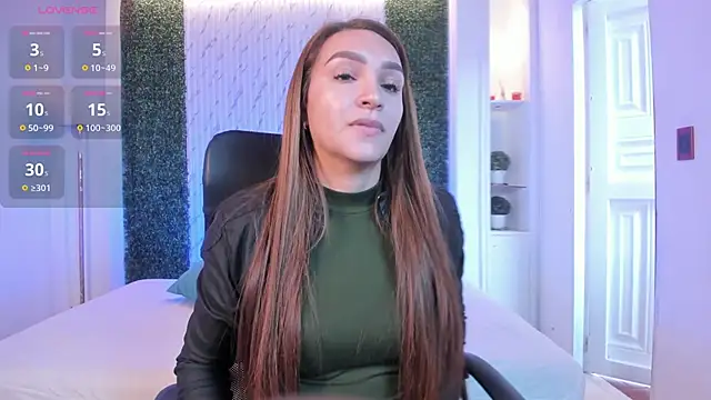 miataylorr1 online show from 10/01/25, 11:58