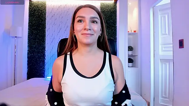 miataylorr1 online show from 10/12/25, 12:06