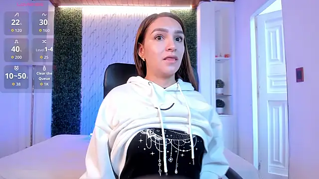 miataylorr1 online show from 10/06/25, 12:17