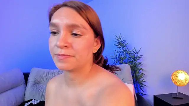 miataylorr1 online show from 02/25/25, 06:12