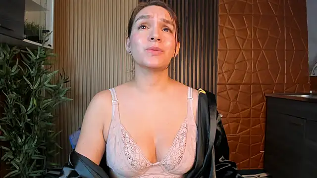 miataylorr1 online show from 03/12/25, 02:56