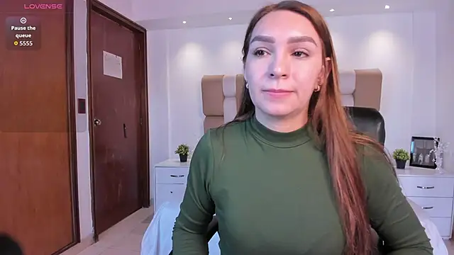 miataylorr1 online show from 10/07/25, 02:51