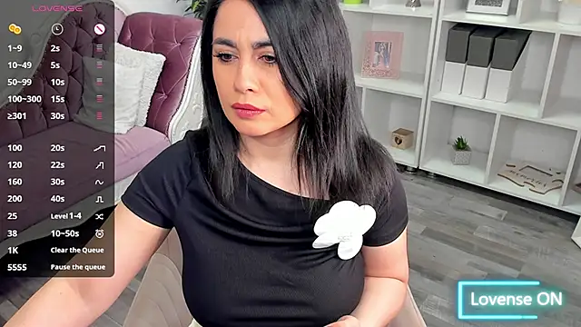 Snapshot of EmaBrownie chatting on 05/15/26, 06:28 EmaBrownie online show from 05/15/26, 06:28