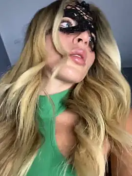 Snapshot of Alba_bianca chatting on 12/21/24, 03:03 Alba bianca online show from 12/21/24, 03:03