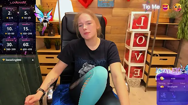 Snapshot of _fiona_Love chatting on 03/02/25, 10:13  fiona Love online show from 03/02/25, 10:13
