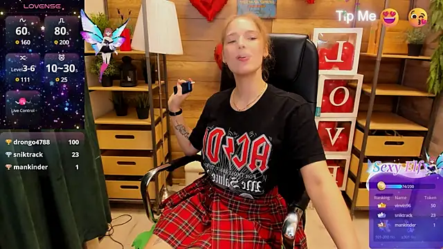 Snapshot of _fiona_Love chatting on 03/15/25, 01:41  fiona Love online show from 03/15/25, 01:41
