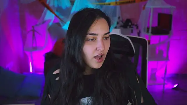 CeceliaJohnson online show from 11/04/25, 08:07