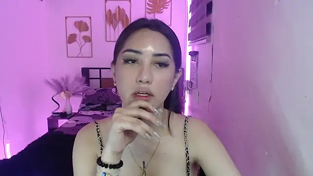 Snapshot of TS_QueenMistress chatting on 03/18/25, 08:39 TS QueenMistress online show from 03/18/25, 08:39
