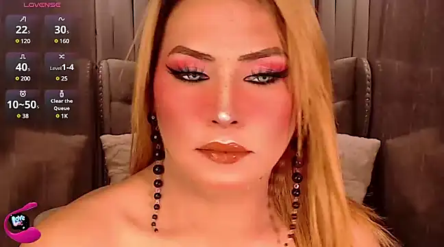 Snapshot of QUEEN_GIAMOORE69 chatting on 02/25/25, 08:53 QUEEN GIAMOORE69 online show from 02/25/25, 08:53