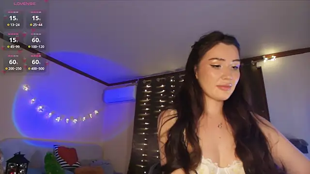 Snapshot of SoeTheReal chatting on 12/13/25, 08:04 SoeTheReal online show from 12/13/25, 08:04