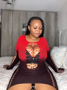 Snapshot of Hyra_Ari chatting on 11/29/25, 07:14 Hyra Ari online show from 11/29/25, 07:14