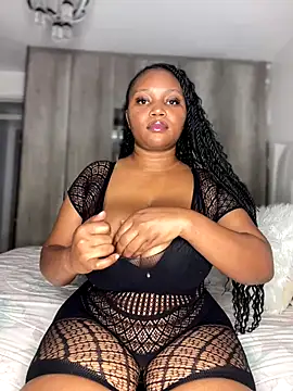 Snapshot of Hyra_Ari chatting on 11/28/25, 06:13 Hyra Ari online show from 11/28/25, 06:13