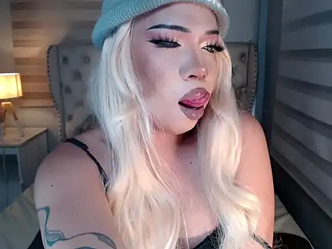 RebecaNextToYou online show from 05/19/26, 05:20