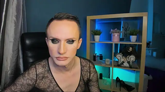 Snapshot of Cristal_Connors chatting on 12/17/24, 05:07 Cristal Connors online show from 12/17/24, 05:07